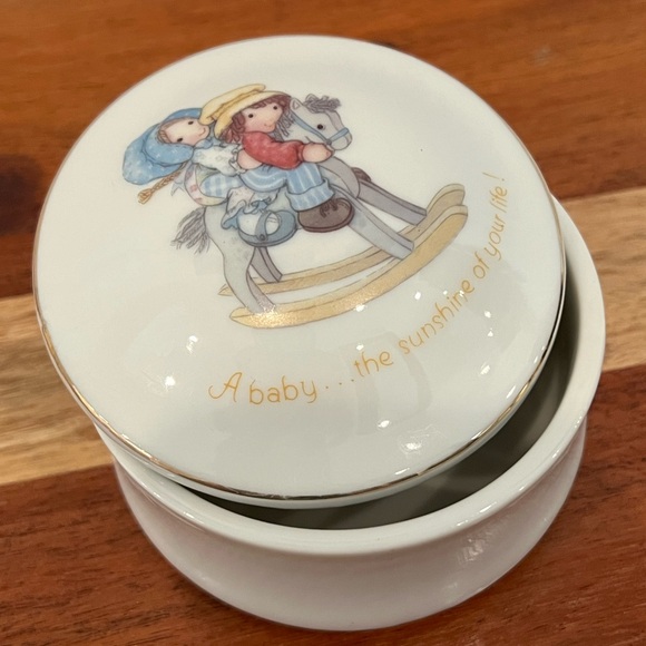 Little Blessings Genuine Porcelain Round Trinket Box. Made in Japan Circa 1980 - Picture 8 of 15